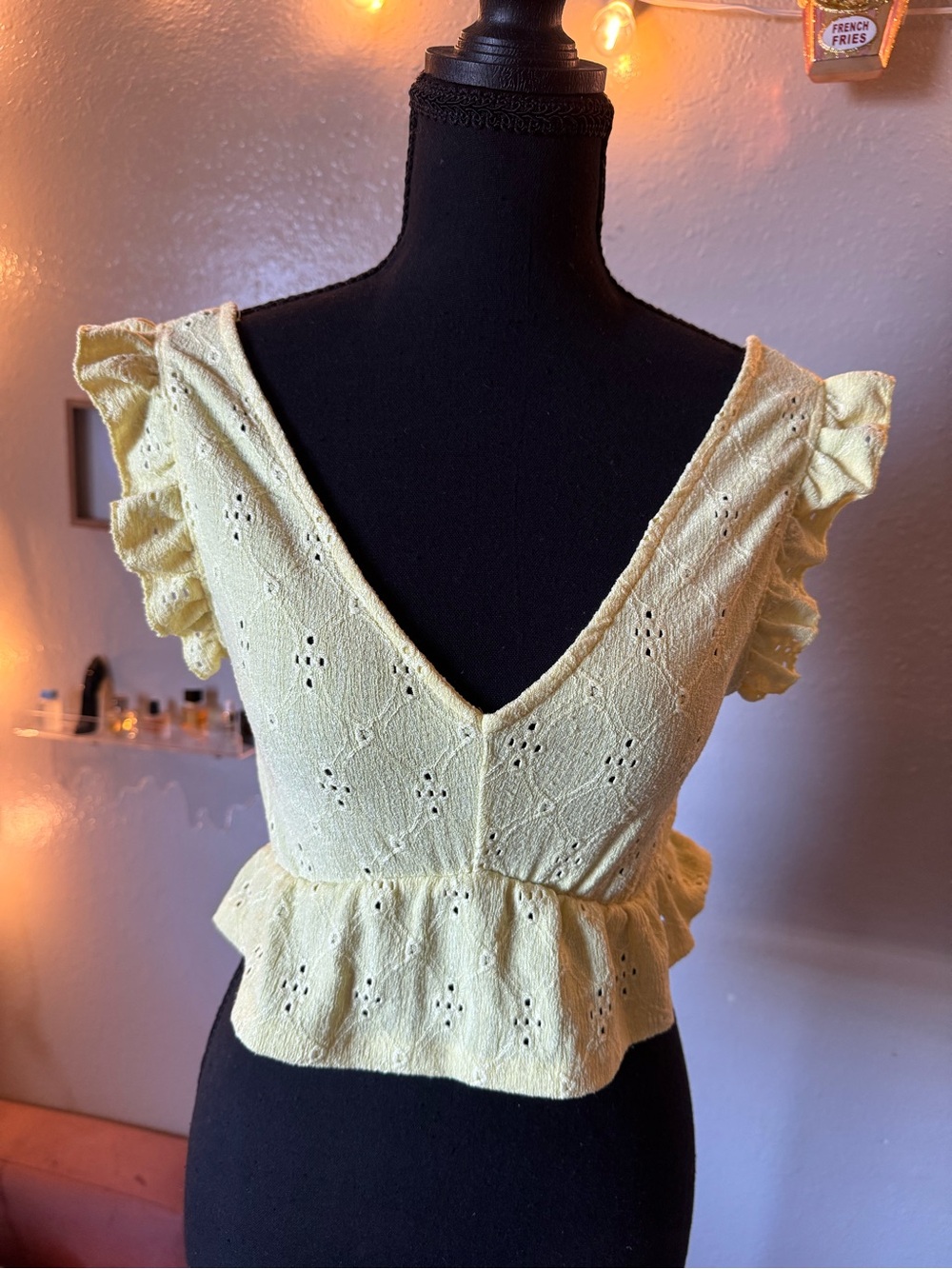 Pull&Bear Pale Yellow Eyelet Ruffle Peplum Crop Top